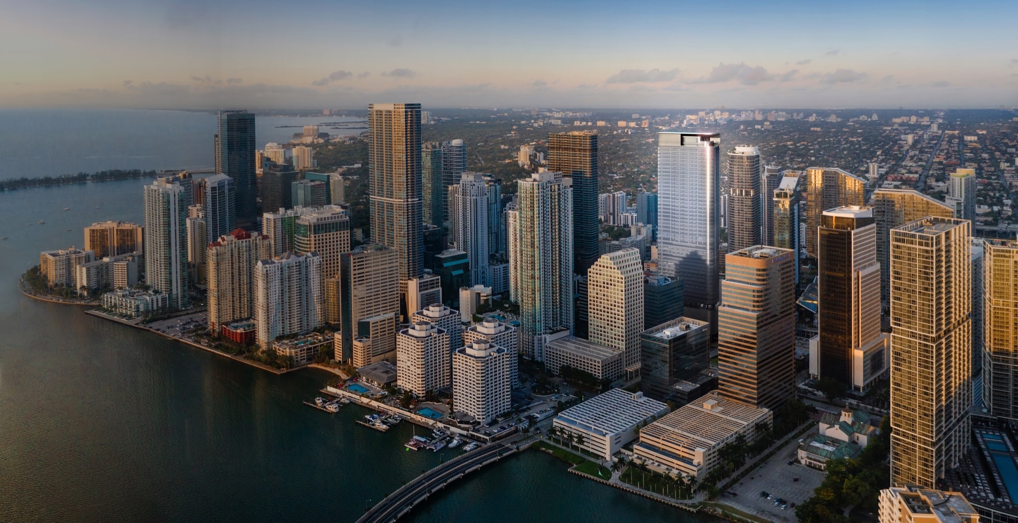 830 Brickell brings a premium commercial offering to the heart of Miami’s financial
center — as the area's first Class A+ freestanding office building to be built in over a decade. A
truly singular addition to the Downtown Miami skyline, this iconic office tower offers
unparalleled accommodation to the world’s leading companies.